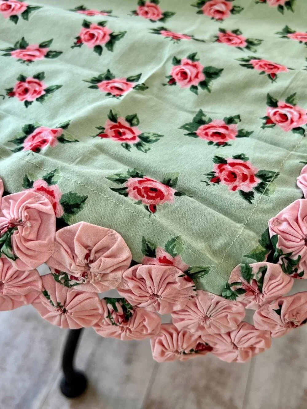 Two's Company Primrose YoYo Flowers Tablecloth